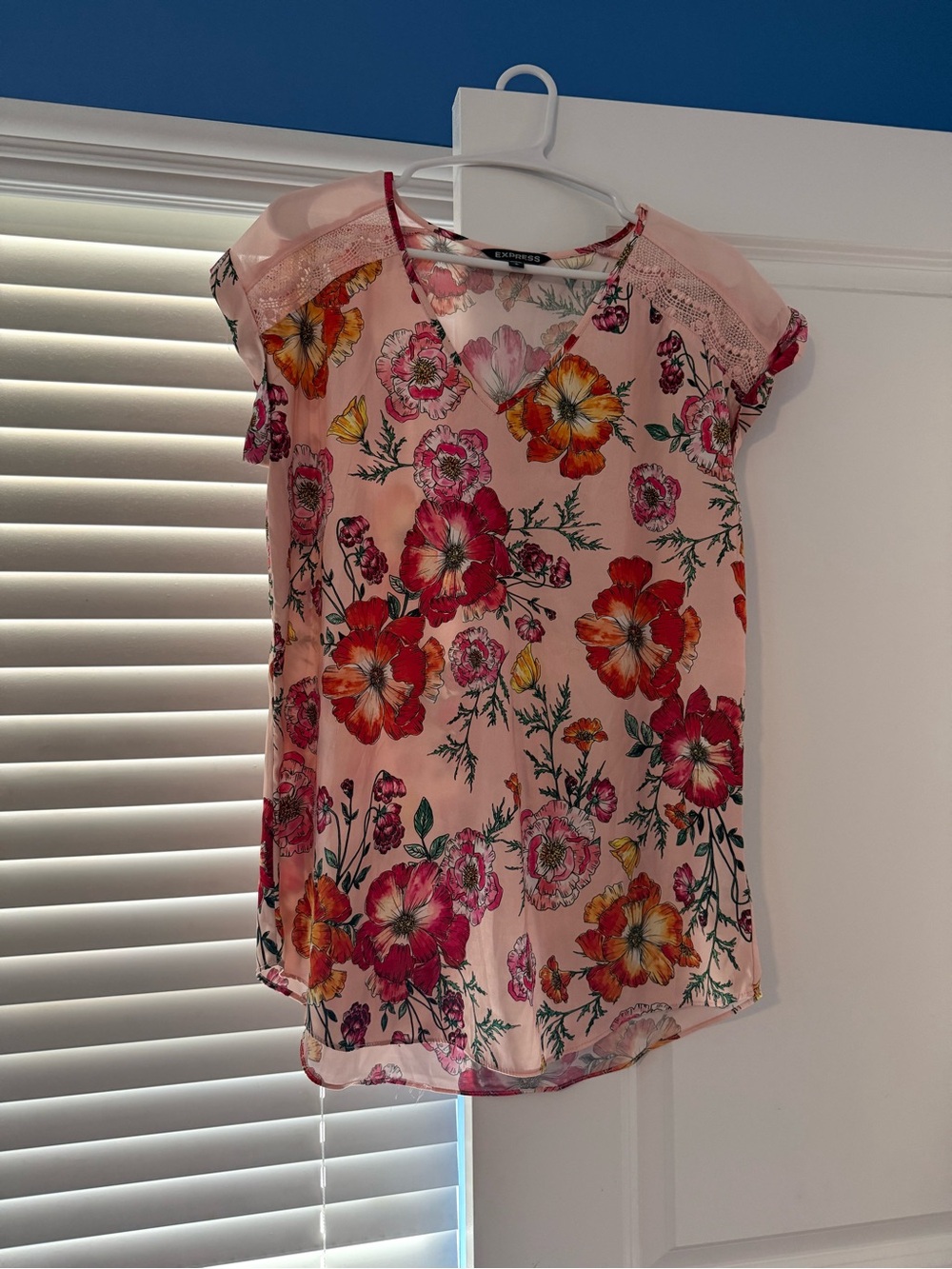 Express Medium Pink/peach Floral V-Neck Cap Sleeve Blouse